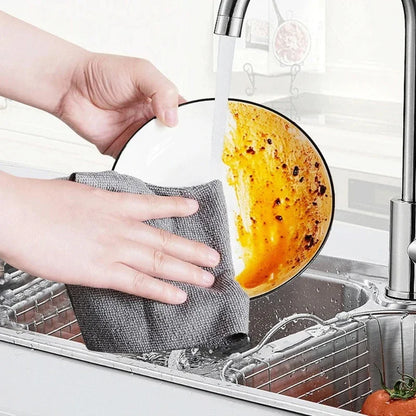 DIVERSE DEPOT™ - Reusable Microfiber Cleaning Cloth Roll