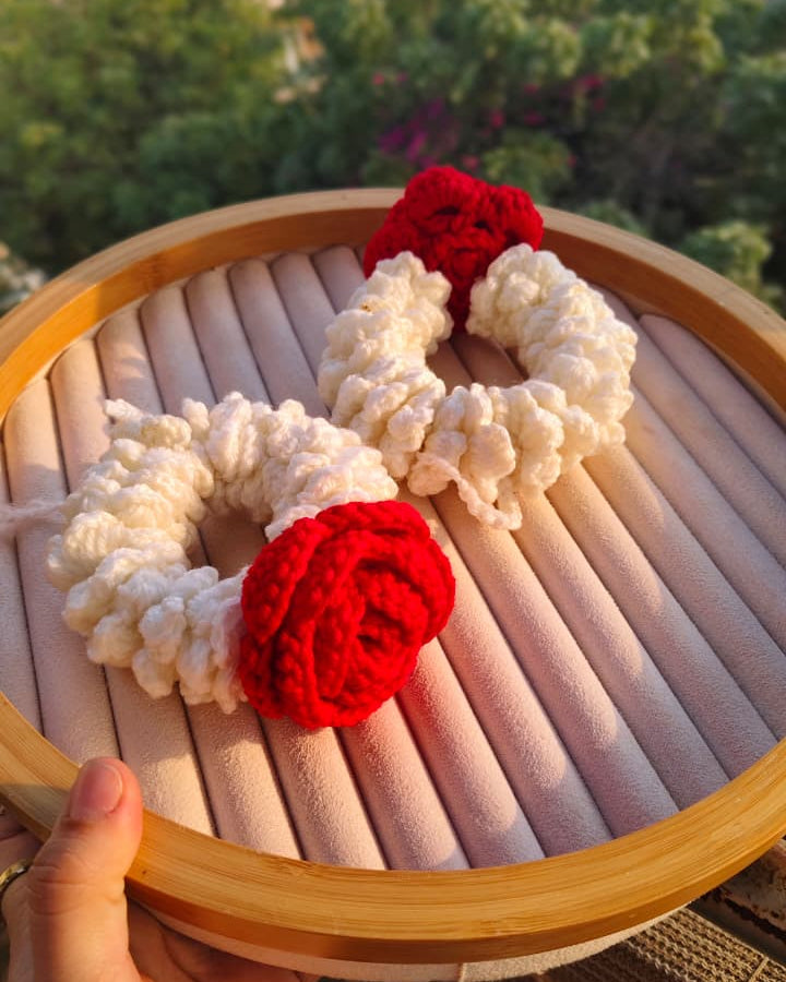 DIVERSE DEPOT™ - Handmade Crochet Red Rose & Jasmine Gajray