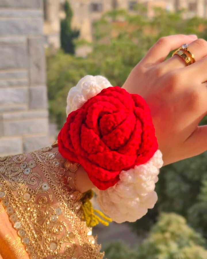 DIVERSE DEPOT™ - Handmade Crochet Red Rose & Jasmine Gajray