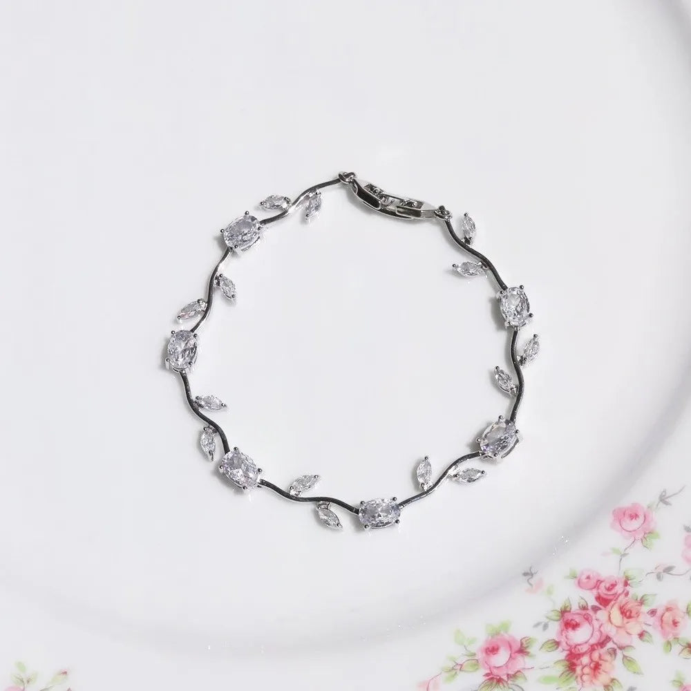 DIVERSE DEPOT™ - Elegant Crystal Flower Bracelet for Women